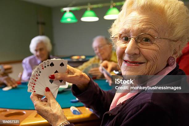 Photo libre de droit de Senior Adultes Jouant Bridge banque d'images et plus d'images libres de droit de Cartes à jouer - Cartes à jouer, Troisième âge, Jouer