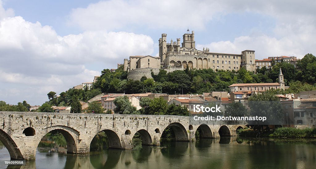 The Old Bridge and Saint Nazaire Cathedral in Beziers, France Ancient Stock Photo