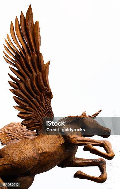Pegasusmarzenie Podrywają Się Do Lotu - zdjęcia stockowe i więcej obrazów Jednorożec - Jednorożec, Skrzydło zwierzęcia, Rzeźba - Wyrób rzemieślniczy