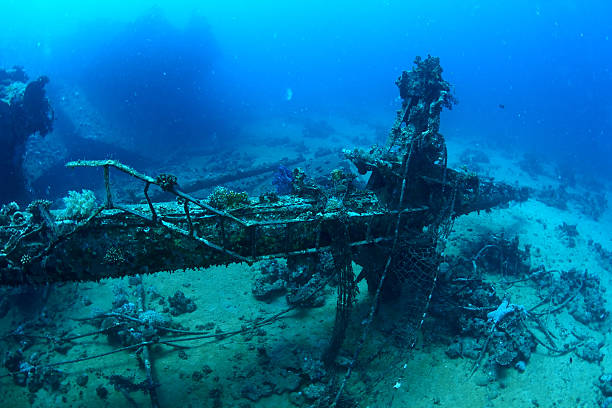 istock Mast of shipwreck 154059763