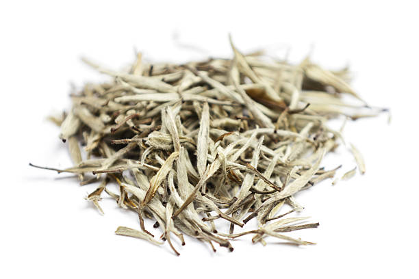 folhas de chá branco - tea leaves chinese tea green tea leaf - fotografias e filmes do acervo