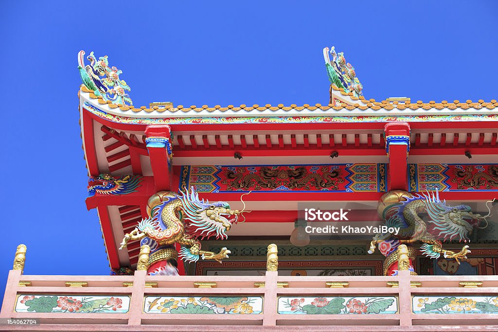 Templo chino en el último piso - Foto de stock de Dragón Chino libre de derechos