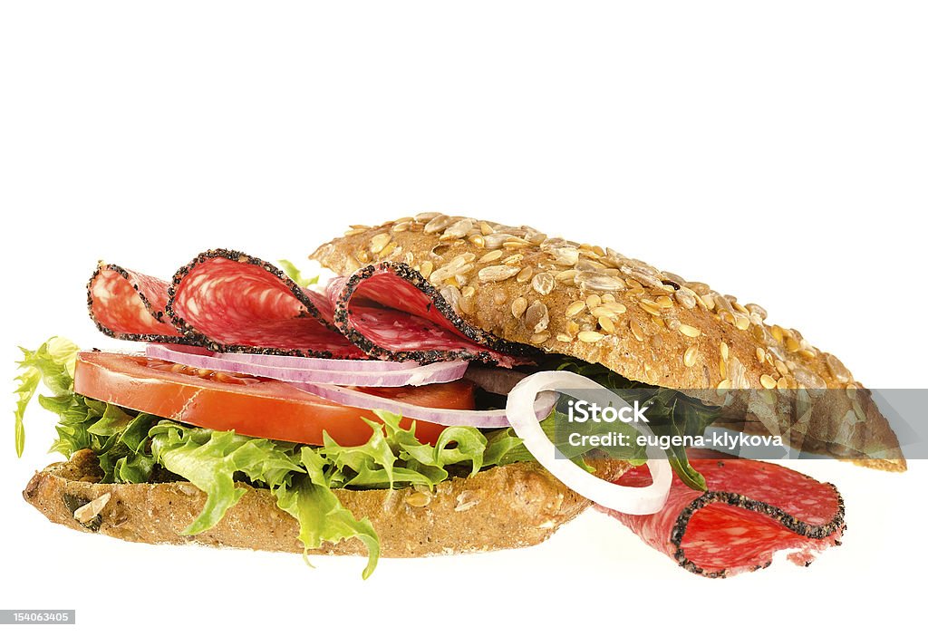 Salami-sandwich, isoliert auf weißem Hintergrund - Lizenzfrei Feinkostgeschäft Stock-Foto