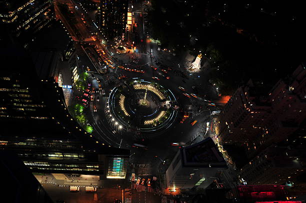 круг колумбуса из выше на ночь - columbus circle стоковые фото и изображения