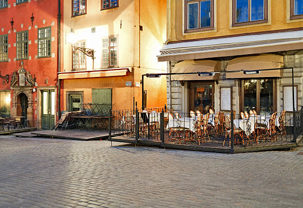 sztokholm cafe - sidewalk cafe cafe stockholm sweden zdjęcia i obrazy z banku zdjęć