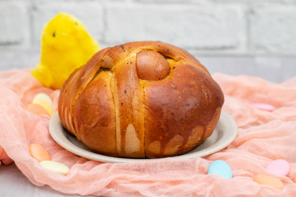 istock Fresh portuguese Easter folar on dish 1540724806
