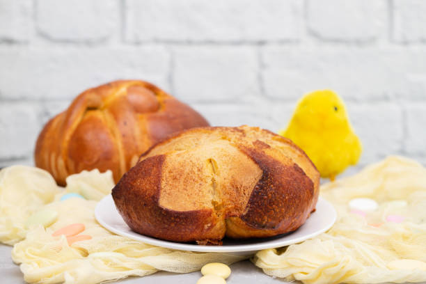 istock Fresh portuguese Easter folar on dish 1540724812