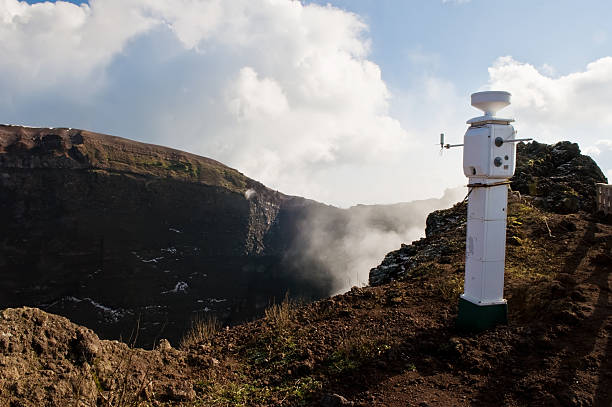 seismological terramoto no vulcão vesuvio monitorização de - seismologist imagens e fotografias de stock