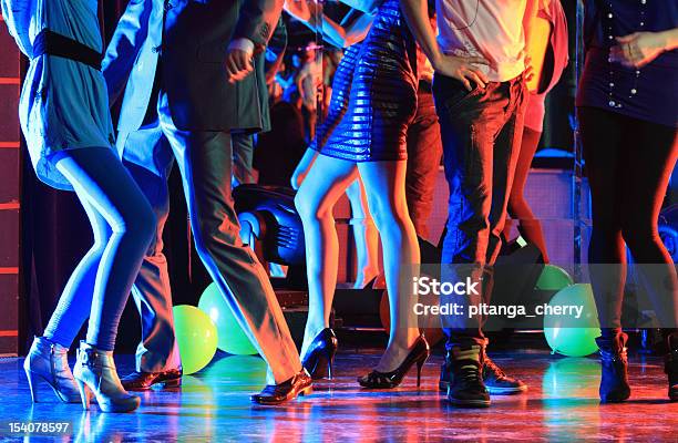 Noite Festa Discoteca - Fotografias de stock e mais imagens de Dançar - Dançar, Festa, Pista de Dança