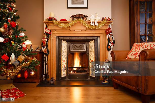 Foto de Natal Sala De Estar e mais fotos de stock de Natal - Natal, Lareira, Sala de estar