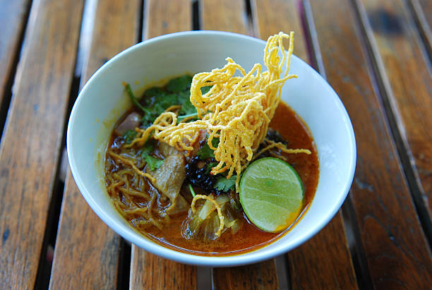 Khao Sawy (północny tajska Zupa Curry) Noodle – zdjęcie