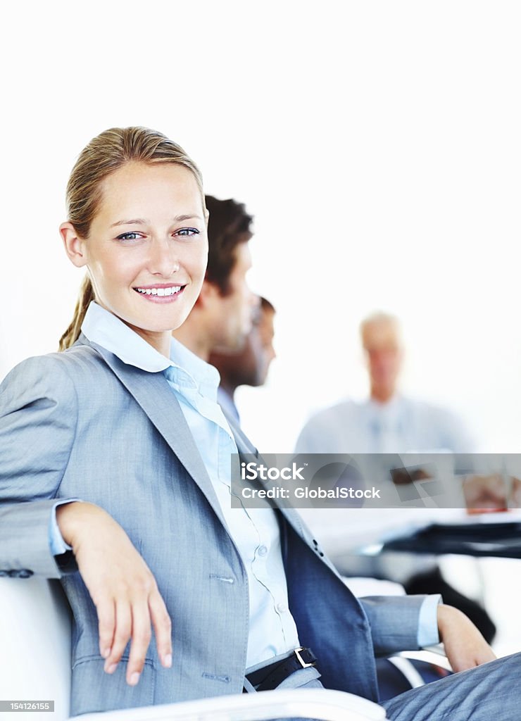 Geschäftsfrau sitzen in einem Meetingraum - Lizenzfrei Arbeitskollege Stock-Foto
