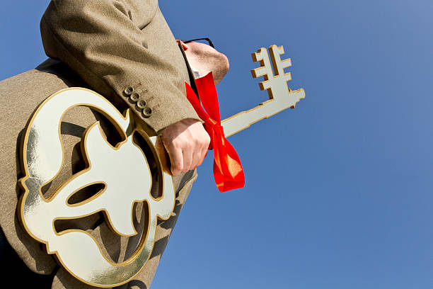 istock Key to success & businessman 154128020