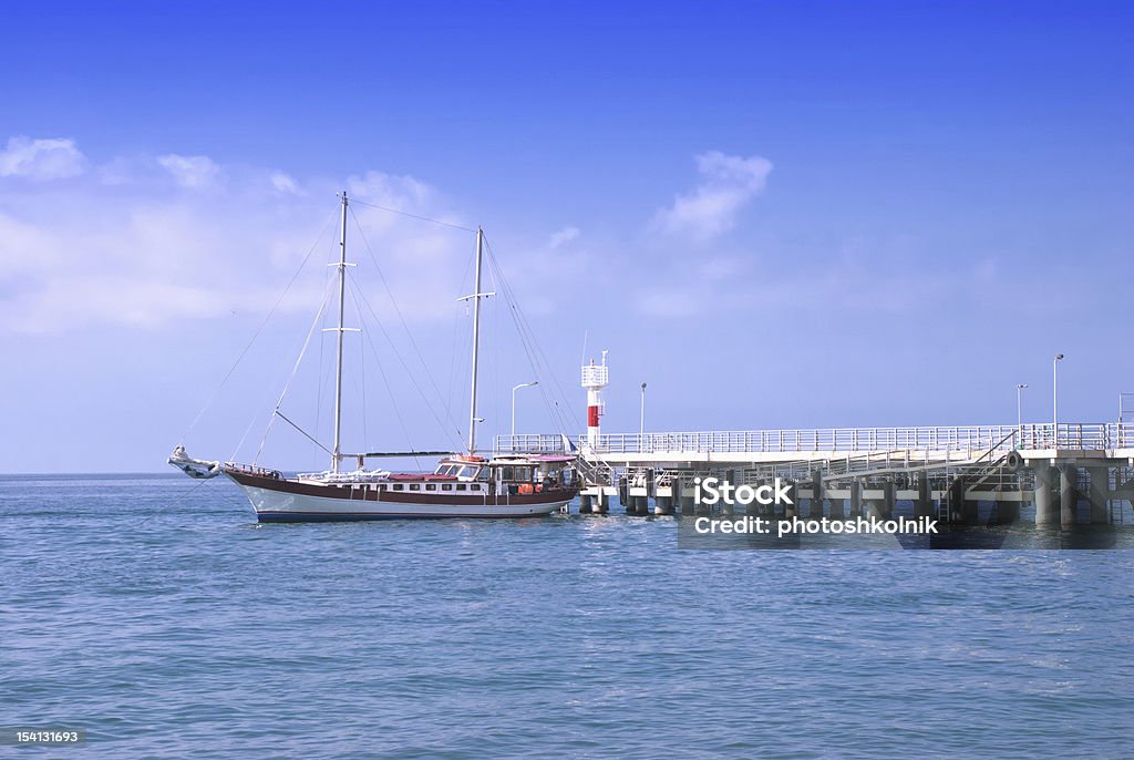 frigate ancorados em um píer - Foto de stock de Atracado royalty-free