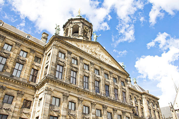 il palazzo reale di dam, amsterdam - dam foto e immagini stock