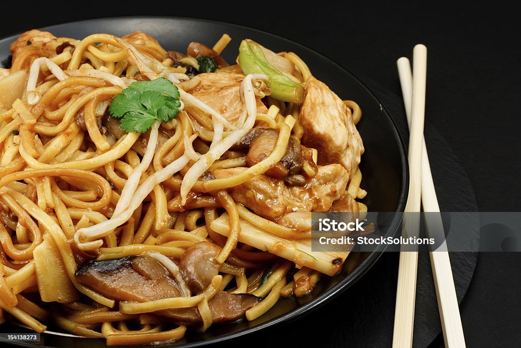 chicken chow mein Chicken chow mein a popular oriental dish available at chinese take outs Chinese Food Stock Photo