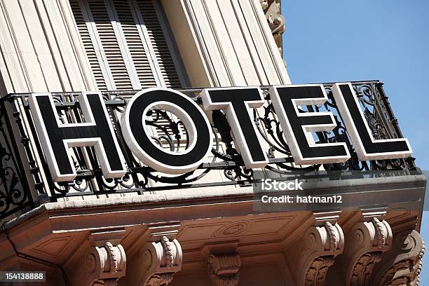 El Ingreso Al Hotel En París Foto de stock y más banco de imágenes de Actividad de fin de semana - Actividad de fin de semana, Aire libre, Anuncio