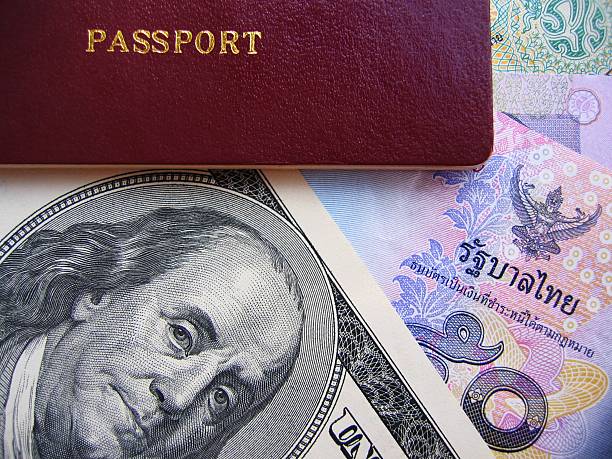 passport und währung - global finance currency earth macro stock-fotos und bilder