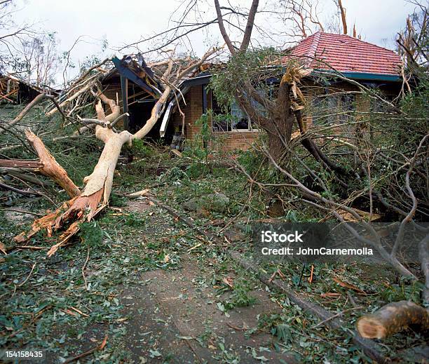 Storm Schäden Stockfoto und mehr Bilder von Beschädigt - Beschädigt, Sturm, Wohnhaus