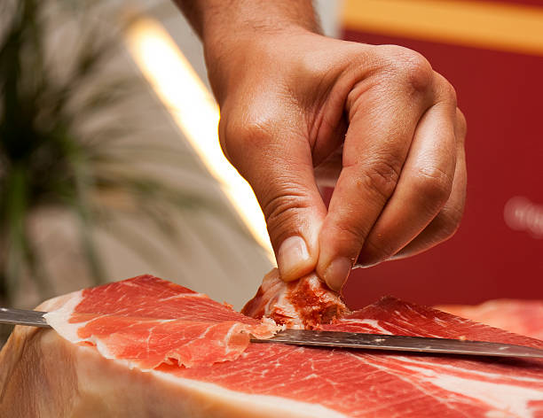 cutting rebanadas de jamón crudo - serrano chilli pepper meat ham spain fotografías e imágenes de stock