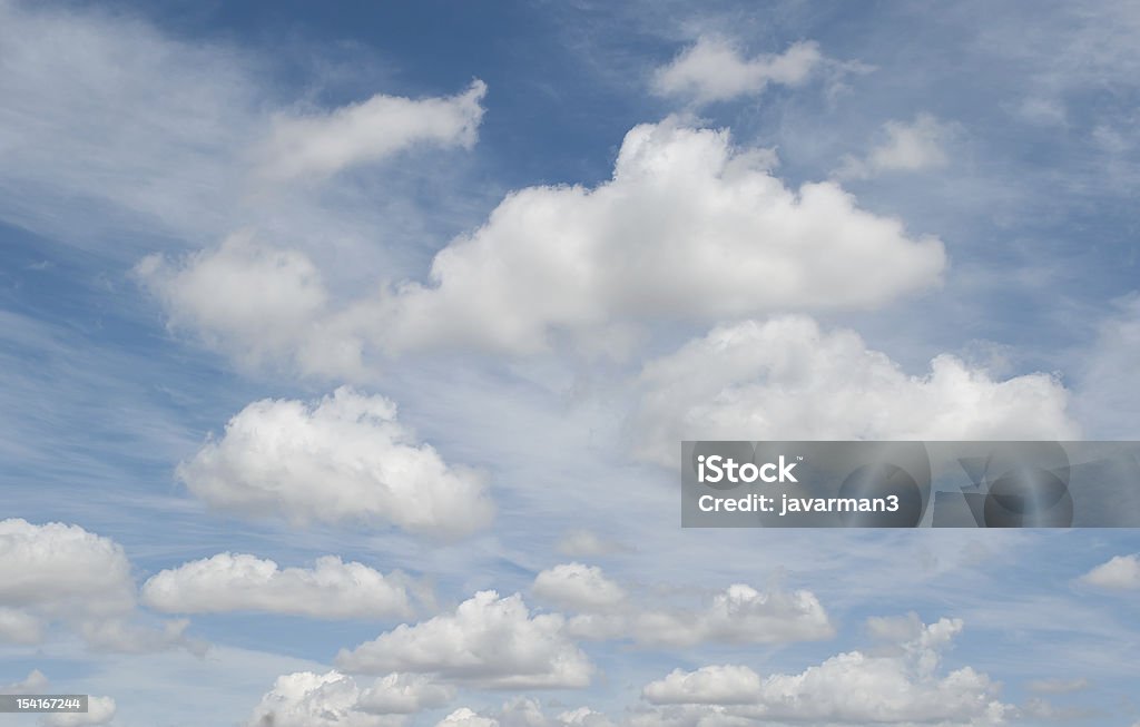 Fondo de cielo nublado - Foto de stock de Aire libre libre de derechos