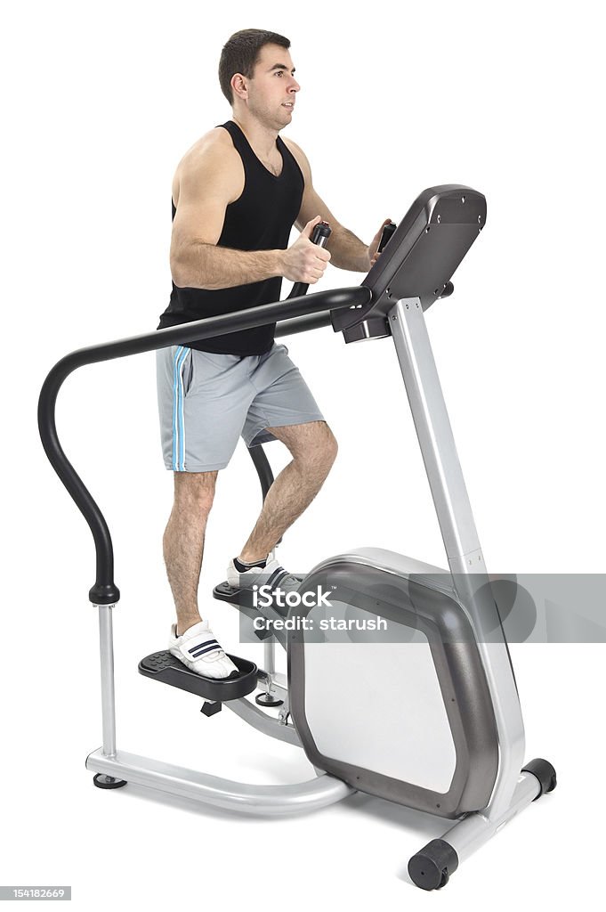 Un hombre haciendo ejercicio paso de la máquina - Foto de stock de Máquina de subir escaleras libre de derechos