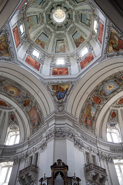 catedral de salzburgo - indoors cathedral salzburg cathedral salzburg - fotografias e filmes do acervo