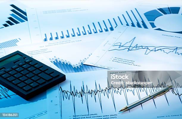 Grafiken Und Diagrammen Stockfoto und mehr Bilder von Analysieren - Analysieren, Anführen, Ansicht aus erhöhter Perspektive