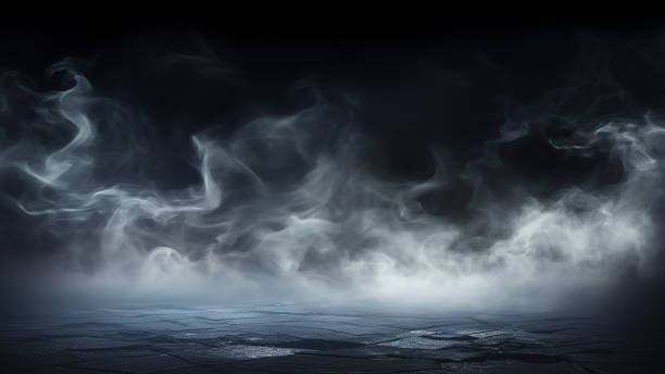 暗闇の中の霧。木のテーブルの上の煙と霧。抽象的で焦点の合っていないハロウィーンの背景。 - smoke ストックフォトと画像