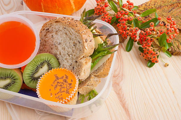 halloween autunno colori scatola per il pranzo - box cake food lunch foto e immagini stock