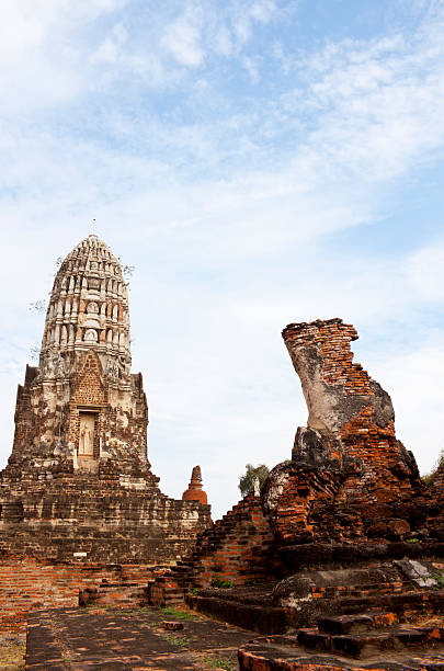 ruínas de ayutthaya - ratchaburana - fotografias e filmes do acervo