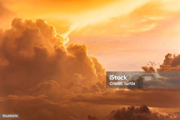 Nuvens Dramáticas - Fotografias de stock e mais imagens de Deus - Deus, Mistério, Abstrato