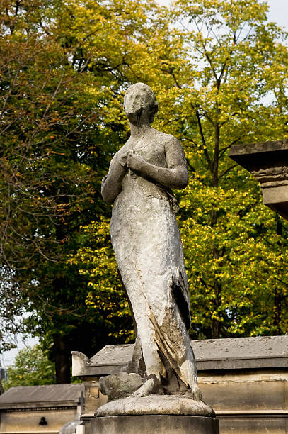 istock Pere-Lachaise cemetery 154207483