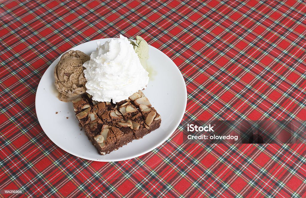 Czekoladowe Brownie z lodami - Zbiór zdjęć royalty-free (Bez ludzi)
