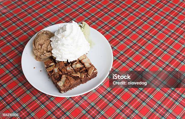 Czekoladowe Brownie Z Lodami - zdjęcia stockowe i więcej obrazów Bez ludzi - Bez ludzi, Bity, Brownie - Deser