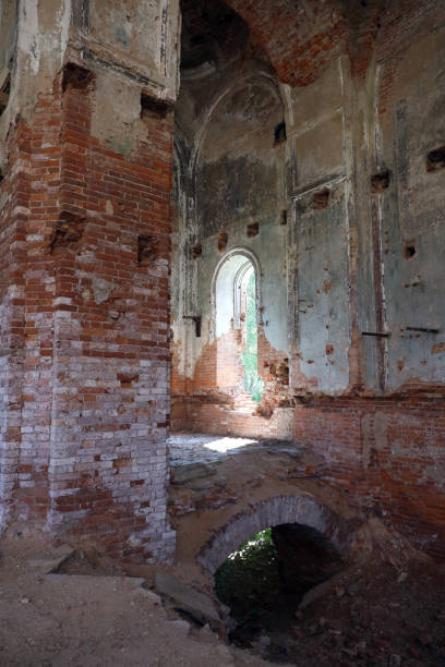 istock old abandoned building, brick ruins 1542105057