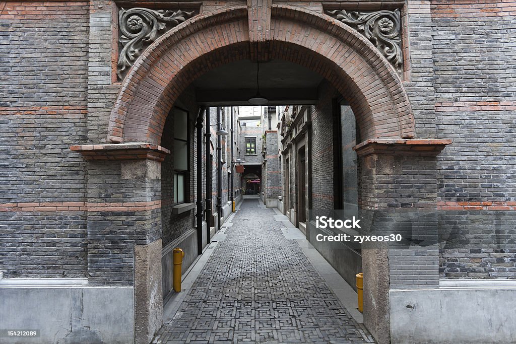 La vecchia architettura della città di Shanghai - Foto stock royalty-free di Ambientazione esterna