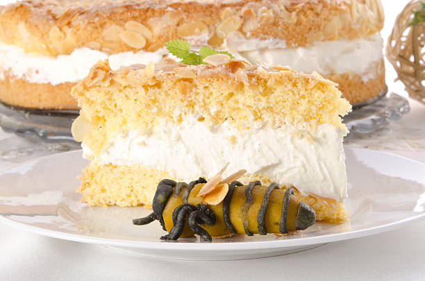 bee sting Honey Almond German Cake beesting cake stock pictures, royalty-free photos & images