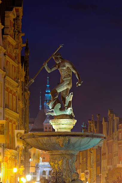 istock Neptune Fountain at night 154215319