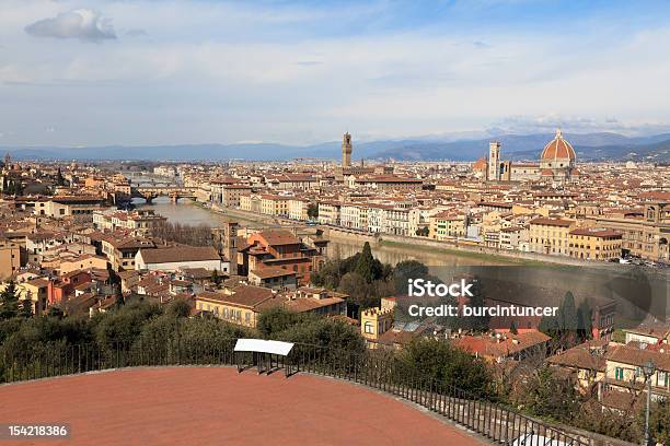 Città Medievale Di Firenze Con Duomo E Sul Fiume Arno Italia - Fotografie stock e altre immagini di Firenze