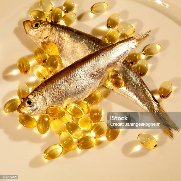 Рыбий Жир И Sprat — стоковые фотографии и другие картинки Рыбий жир - Рыбий жир, Антиоксидант, Без людей