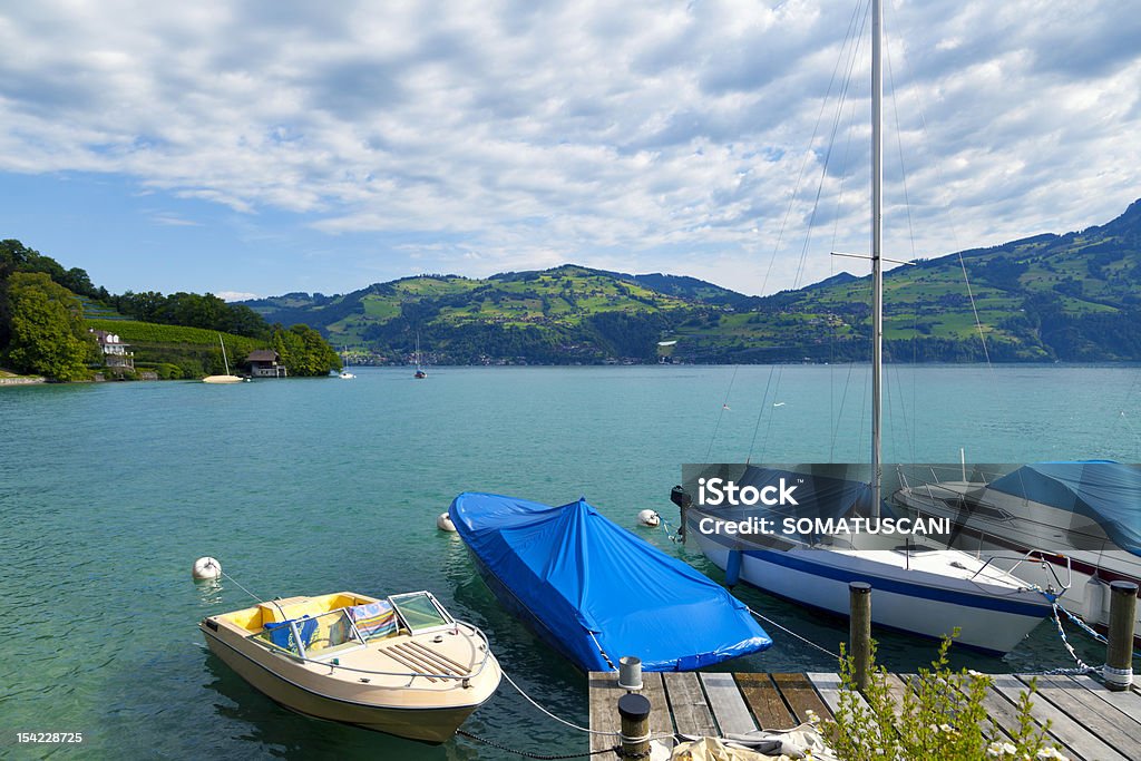 Pequeno jetty no Thunersee, Spiez - Foto de stock de Alpes europeus royalty-free