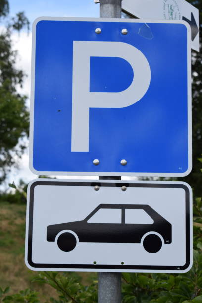 istock car parking sign 1542358860