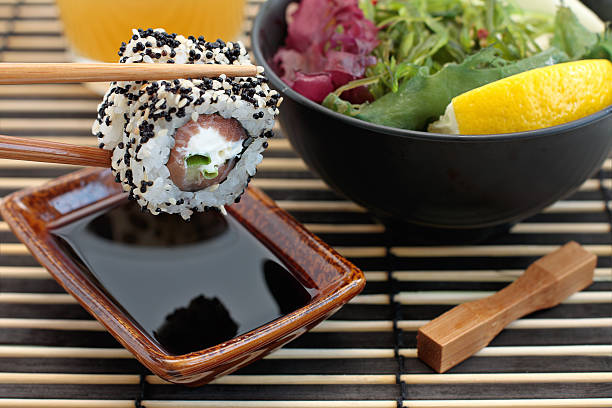 Sushi e insalate - foto stock