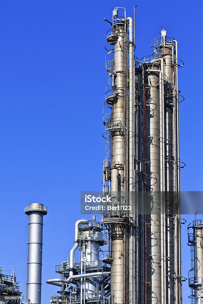Rafineria naftowa (niebieski niebo - Zbiór zdjęć royalty-free (2000-2009)