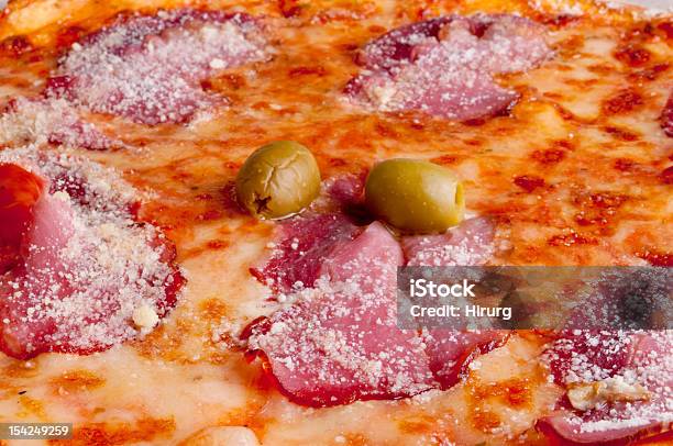 Photo libre de droit de Pizza banque d'images et plus d'images libres de droit de Aliment - Aliment, Aliment en portion, Alimentation lourde