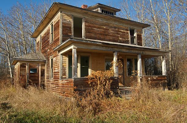 istock old abandoned farmhouse: derelict house 154250725