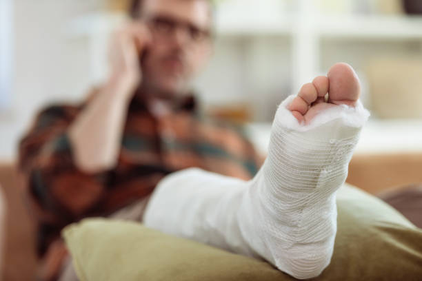 istock Mature man with broken leg at home 1542565221