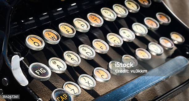 Старая Пишущая Машинка — стоковые фотографии и другие картинки Алфавит - Алфавит, Антиквариат, Без людей