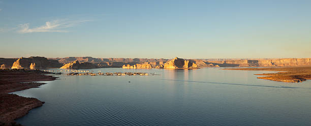 Lake Powell, Arizona, USA Lake Powell, Arizona, USA at sunset glen canyon dam stock pictures, royalty-free photos & images